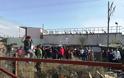 Συμβολική κατάληψη των γραμμών του ΟΣΕ στη συνοικία της Νέας Σμύρνης Λάρισας από Ρομά
