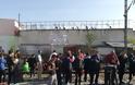 Συμβολική κατάληψη των γραμμών του ΟΣΕ στη συνοικία της Νέας Σμύρνης Λάρισας από Ρομά - Φωτογραφία 4