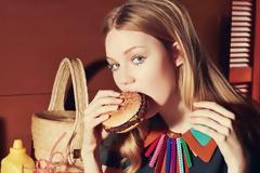 Να γιατί νιώθεις τέλεια όταν τρως burger