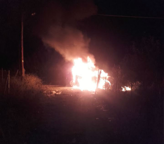 Αυτοκίνητο έγινε «παρανάλωμα» του πυρός στην Ερέτρια (ΦΩΤΟ) - Φωτογραφία 1
