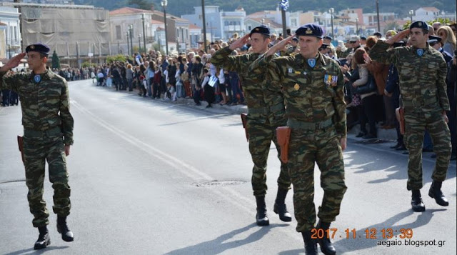 ΕΛΕΥΘΕΡΙΑ ΣΑΜΟΥ 2017. Εντυπωσιακές φωτό από τη Στρατιωτική παρέλαση - Φωτογραφία 1