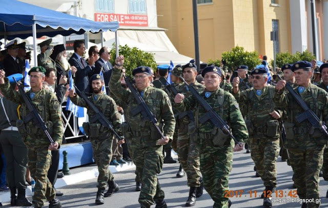 ΕΛΕΥΘΕΡΙΑ ΣΑΜΟΥ 2017. Εντυπωσιακές φωτό από τη Στρατιωτική παρέλαση - Φωτογραφία 30