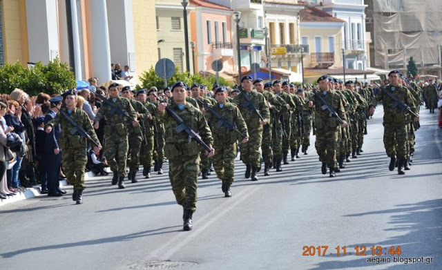 ΕΛΕΥΘΕΡΙΑ ΣΑΜΟΥ 2017. Εντυπωσιακές φωτό από τη Στρατιωτική παρέλαση - Φωτογραφία 39