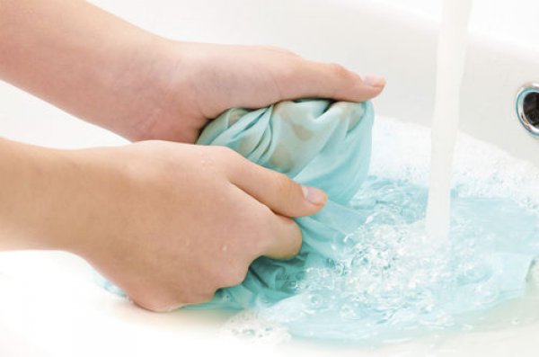 Τα λάθη που κάνετε όταν πλένετε ρούχα στο χέρι - Φωτογραφία 1