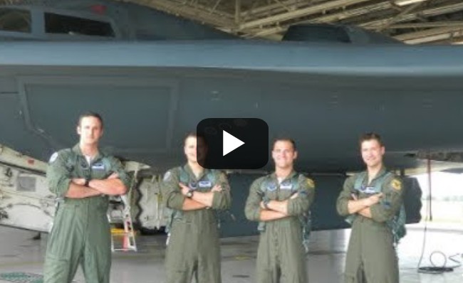Τι χρειάζεται για να πετάξεις ένα stealth βομβαρδιστικό B-2 [video] - Φωτογραφία 1