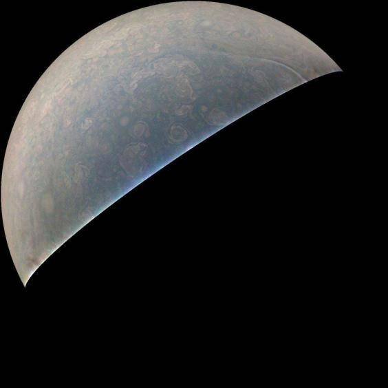 Η NASA έφερε στο φως της δημοσιότητας νέες φωτογραφίες από τον πλανήτη Δία - Φωτογραφία 4