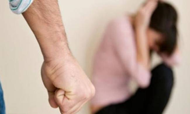 Τρόμος για 29χρονη - Καταζητείται ο 22χρονος σύντροφός της για ξυλοδαρμό, βιασμό και κλοπή - Φωτογραφία 1
