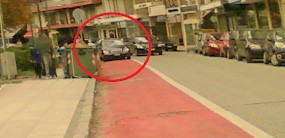 Όταν τα Μερτσέντες... παρκάρουν στους ποδηλατόδρομους στα Τρίκαλα - Φωτογραφία 1