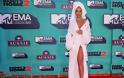 Ο απίστευτος λόγος που η Ρίτα Ορα πήγε στα βραβεία MTV με το μπουρνούζι της