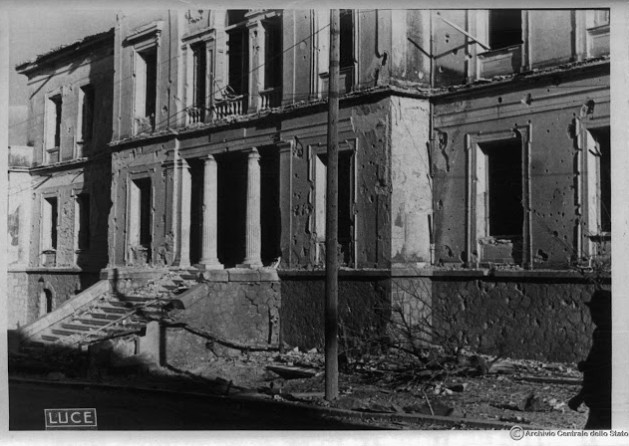 Εικόνες της βομβαρισμενης Λάμιας το 1941 κατά τον Β' Παγκόσμιο Πόλεμο [photos] - Φωτογραφία 1