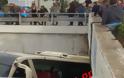 Φωτογραφίες: Λεωφορείο σκεπάστηκε από τα νερά στην παλαιά Εθνική Αθηνών-Κορίνθου - Φωτογραφία 4