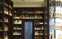 Ριφιφί σε παριζιάνικη κάβα: Έκλεψαν 69 μπουκάλια ουίσκι αξίας 700.000 ευρώ! - Φωτογραφία 2