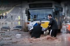 Φονικό χτύπημα της Ευρυδίκης - Tέσσερις νεκροί στη Μάνδρα