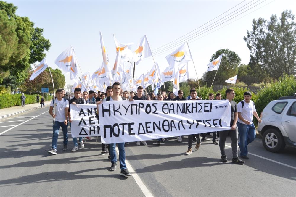 ΕΚΤΑΚΤΟ – Στους δρόμους οι Κύπριοι: 500 πόδια πάνω από το έδαφος τουρκικά μαχητικά – Η Εθνική Φρουρά δέσμευσε επειγόντως 5 περιοχές – Δείτε τα βίντεο - Φωτογραφία 18