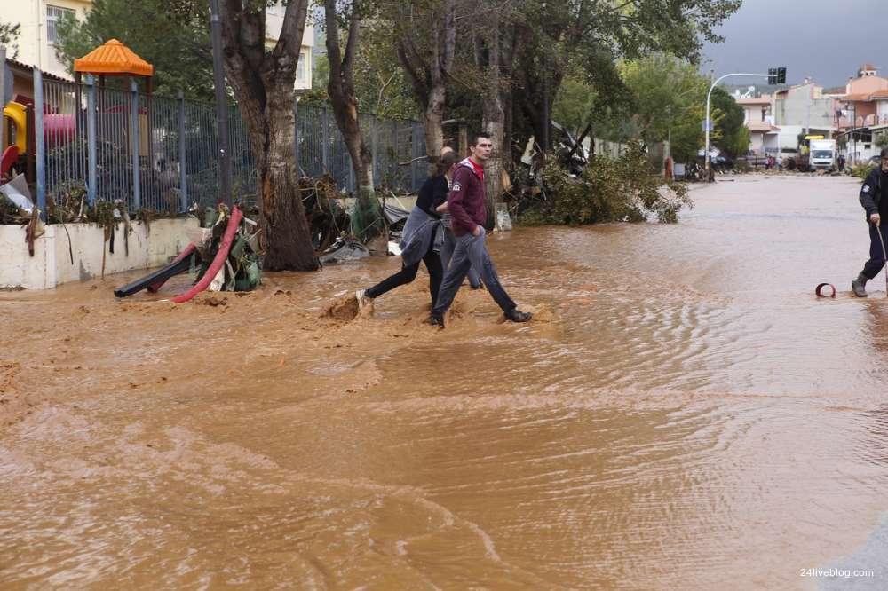 11 οι νεκροί στη Μάνδρα - Φωτογραφία 13