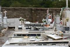 Ανεμοστρόβιλος άνοιξε τάφους στους Γαργαλιάνους!