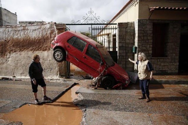 15 οι νεκροί από την θεομηνία στη Δυτική Αττική – Σε απελπισία οι κάτοικοι στη Μάνδρα - Φωτογραφία 12