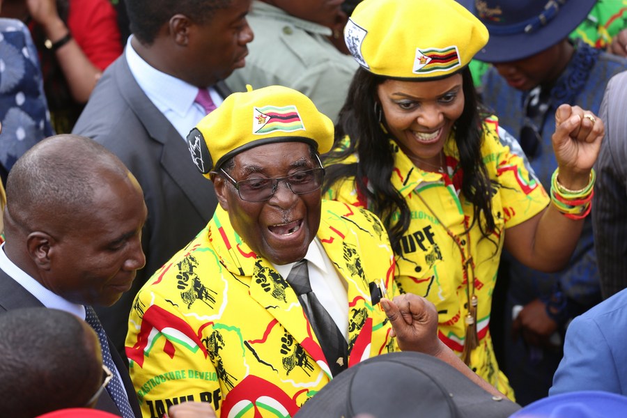 «Gucci» Γκρέις Μουγκάμπε: Ποια είναι η γυναίκα-δηλητήριο που προκάλεσε το πραξικόπημα στη Ζιμπάμπουε; - Φωτογραφία 2