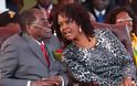 «Gucci» Γκρέις Μουγκάμπε: Ποια είναι η γυναίκα-δηλητήριο που προκάλεσε το πραξικόπημα στη Ζιμπάμπουε; - Φωτογραφία 1