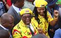 «Gucci» Γκρέις Μουγκάμπε: Ποια είναι η γυναίκα-δηλητήριο που προκάλεσε το πραξικόπημα στη Ζιμπάμπουε; - Φωτογραφία 2