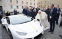 Ο Πάπας Φραγκίσκος «πατάει γκάζι» στο Βατικανό με τη νέα του Λαμποργκίνι! - Φωτογραφία 1