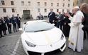 Ο Πάπας Φραγκίσκος «πατάει γκάζι» στο Βατικανό με τη νέα του Λαμποργκίνι! - Φωτογραφία 2
