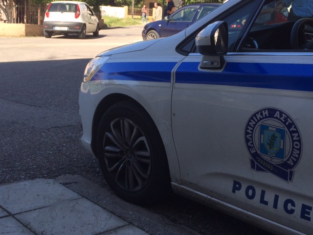 Μια 43χρονη στη ΒΟΝΙΤΣΑ αρνήθηκε τον έλεγχο, έβρισε αστυνομικούς και τα Θεία - Φωτογραφία 1