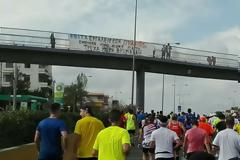 Μαραθώνιος.«Εβίτα εργαλείο, είσαι δυναμίτης. Έμειναν μόνο 10 χιλιόμετρα, για αυτό τρέχα μωρή ρουφιάνα»!