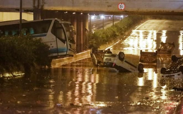 Η Ελλάδα πενθεί 15 νεκρούς – Δύσκολη νύχτα για τους κατοίκους της δυτικής Αττικής (ΔΕΙΤΕ ΦΩΤΟ) - Φωτογραφία 2