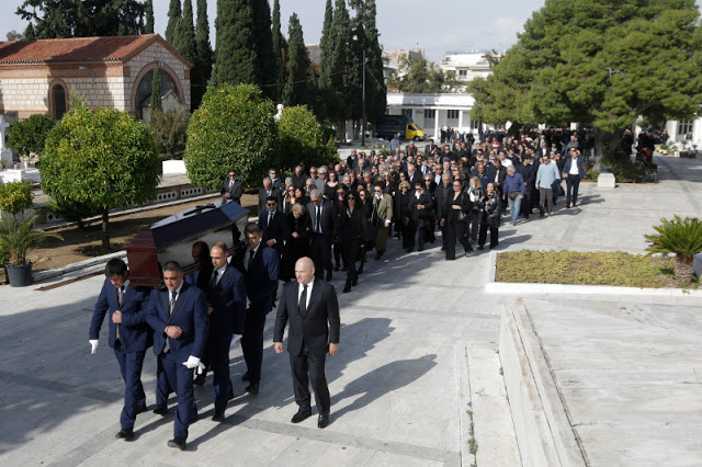 Θρήνος στην κηδεία του Γιάννη Καψή: Ποιοι είπαν το τελευταίο αντίο - Φωτογραφία 6