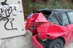 Πάτρα: Τρελή πορεία Ι.Χ - Καρφώθηκε σε ΚΑΦΑΟ στην Ελευθερίου Βενιζέλου [photos]