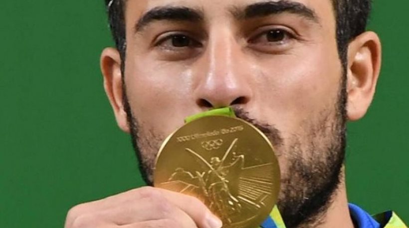 Ιράν: Χρυσός Ολυμπιονίκης βγάζει στο σφυρί το μετάλλιό του για να βοηθήσει τα θύματα του Εγκέλαδου - Φωτογραφία 1