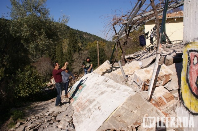 Σαν σήμερα ο φονικός σεισμός των 6,4R στην Λευκάδα το 2015 - Φωτογραφία 8