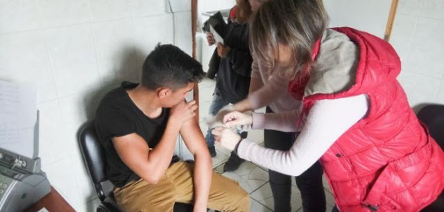 Ασπίδα προστασίας για την Ιλαρά – Μαζικοί εμβολιασμοί παιδιών Ρομά στο Αγρίνιο (ΔΕΙΤΕ ΦΩΤΟ) - Φωτογραφία 2