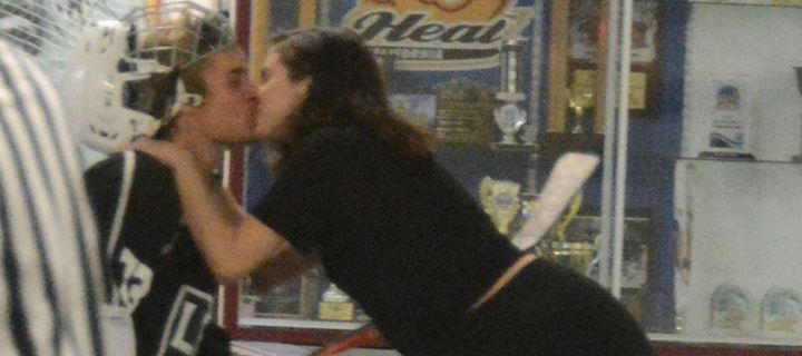 Το καυτό φιλί της Gomez με τον Bieber που επιβεβαιώνει τις φήμες επανασύνδεσης! - Φωτογραφία 1