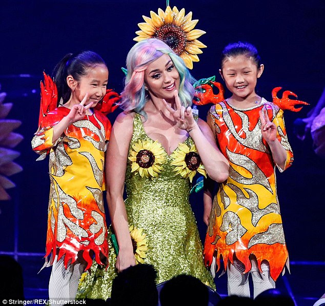 Ούτε η Katy Perry θα εμφανιστεί στο σόου της Victoria's Secret στη Κίνα - Φωτογραφία 2