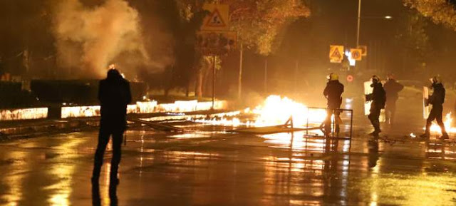 Θεσσαλονίκη: Τραυματίστηκαν 2 αστυνομικοί στα επεισόδια - 2 συλλήψεις και 6 προσαγωγές - Φωτογραφία 1