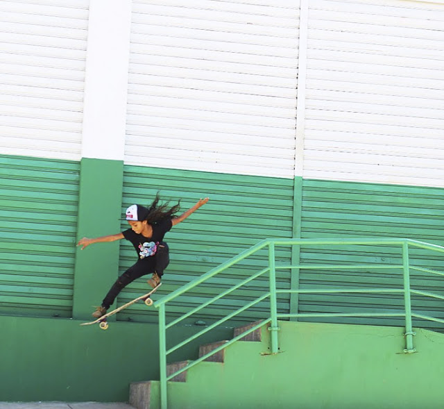Η 9χρονη Βραζιλιάνα που «ρίχνει» το Internet κάνοντας skate ντυμένη νεράιδα! - Φωτογραφία 4