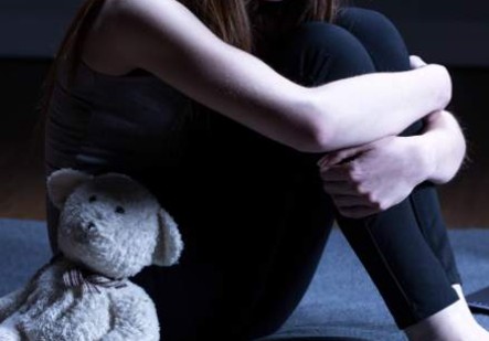 Ιστορία φρίκης στη Βρετανία: Κρατούσαν αιχμάλωτη 14χρονη και την ανάγκαζαν να το κάνει με αγνώστους - Φωτογραφία 1