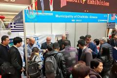 Ο Παγώνης στέλνει φωτογραφίες από τη μακρινή Κίνα - Μέχρι και συνέντευξη έδωσε... (ΦΩΤΟ)