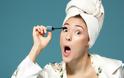 Οι επιστήμονες εξηγούν... γιατί οι γυναίκες βάζουν μάσκαρα με το στόμα ανοιχτό