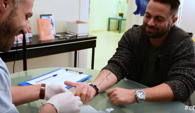 Ο Κουμιώτης Ηλίας Βρεττός κάνει τεστ για τον HIV μπροστά στη camera (ΒΙΝΤΕΟ) - Φωτογραφία 1