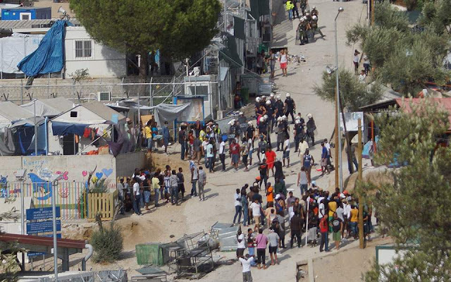 Σοβαρά επεισόδια μεταξύ λαθρομεταναστών και κατοίκων στη Χίο – Συγκρούσεις και στη Μόρια - Φωτογραφία 1