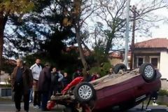 Αυτοκίνητο τούμπαρε στα Καμένα Βούρλα - Στο νοσοκομείο ο οδηγός