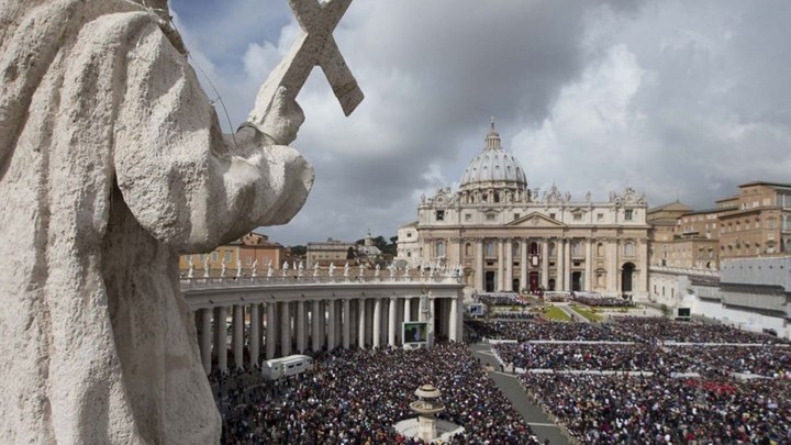 Σοκ στο Βατικανό: Νέο ροζ σκάνδαλο με ιερείς που αποπλανούσαν μαθητές - Φωτογραφία 1