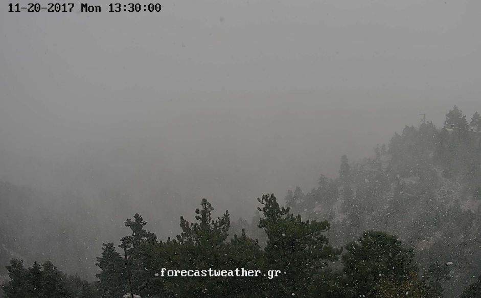 Καιρός: Ο χειμώνας είναι εδώ – Χιονίζει στην Πάρνηθα [photos+video] - Φωτογραφία 1