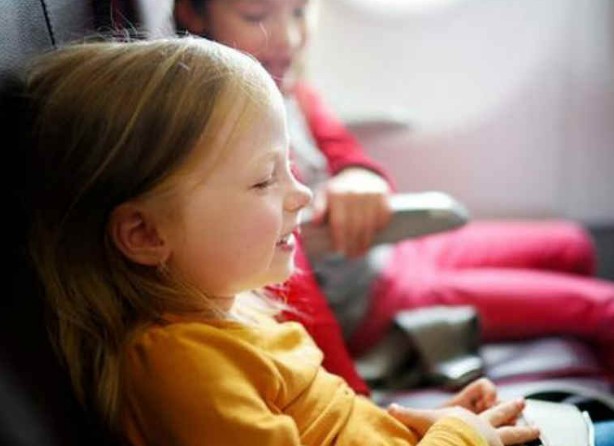 Ταξίδι με αεροπλάνο και παιδιά: Πώς θα τα κρατήσετε απασχολημένα - Φωτογραφία 1