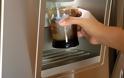 Κίνδυνος από τα παγάκια που φτιάχνει το ψυγείο – Τι πρέπει να ξέρετε!