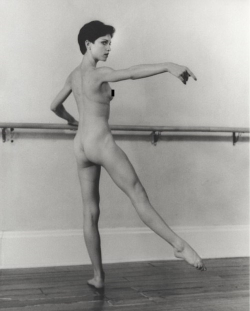 Στο σφυρί φωτογραφίες της 18χρονης Madonna να κάνει μπαλέτο γυμνή - Φωτογραφία 3