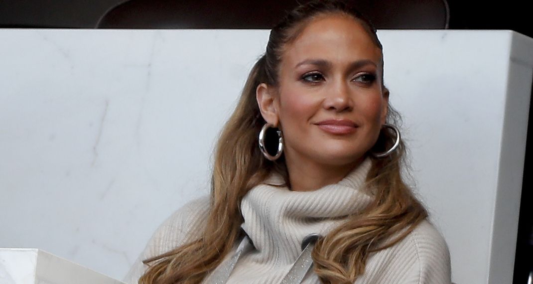 Και η Jennifer Lopez ενέδωσε στο καρέ -Η ανανέωση στα μαλλιά της - Φωτογραφία 1